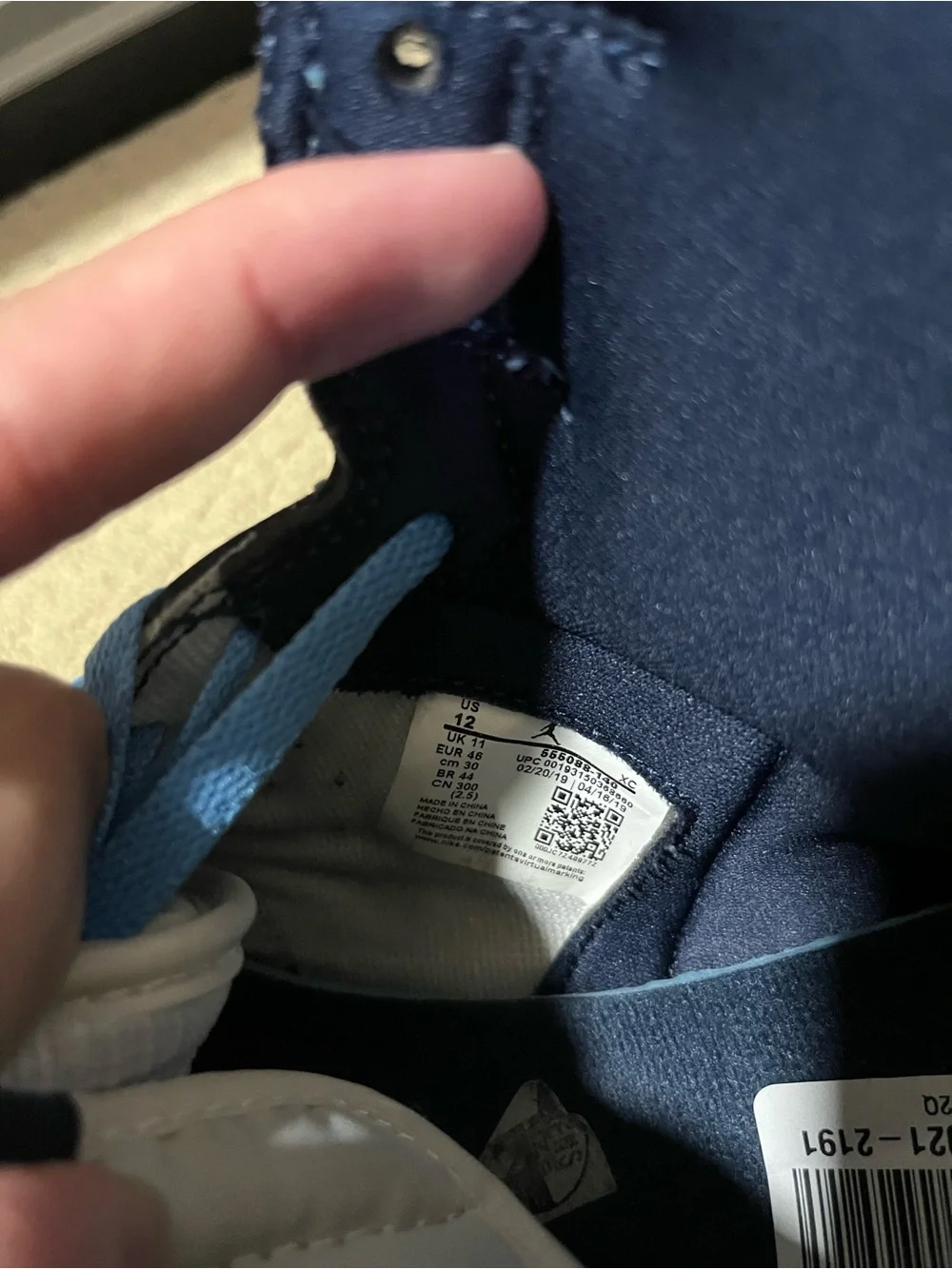 Nike Air Jordan 1 Retro OG High Obsidian UNC 2019 Size 12 555088–140